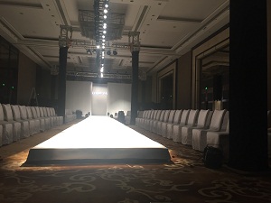 剛剛做完服裝發(fā)布會(huì)活動(dòng)，設(shè)備很不錯(cuò)